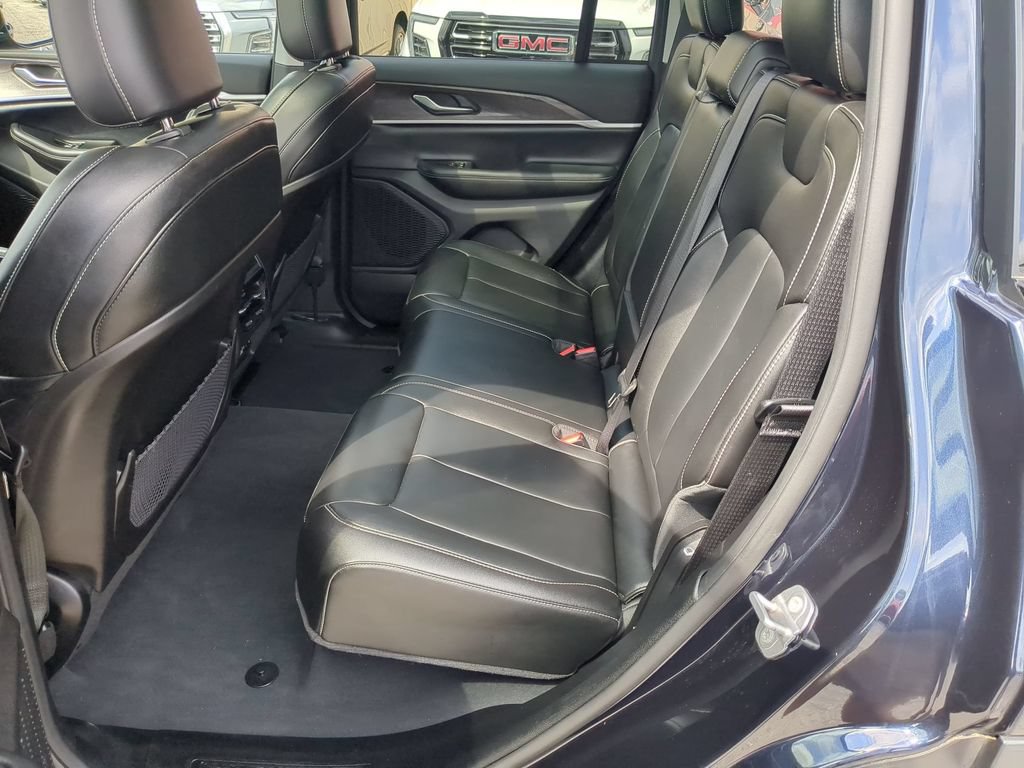 Used 2023 Jeep Grand Cherokee Limited AWD/4WD image 29