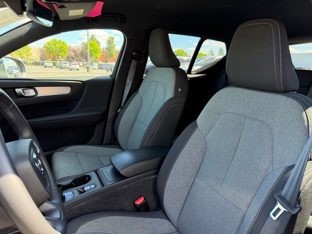 Used 2025 Volvo XC40 B5 Core AWD/4WD image 15