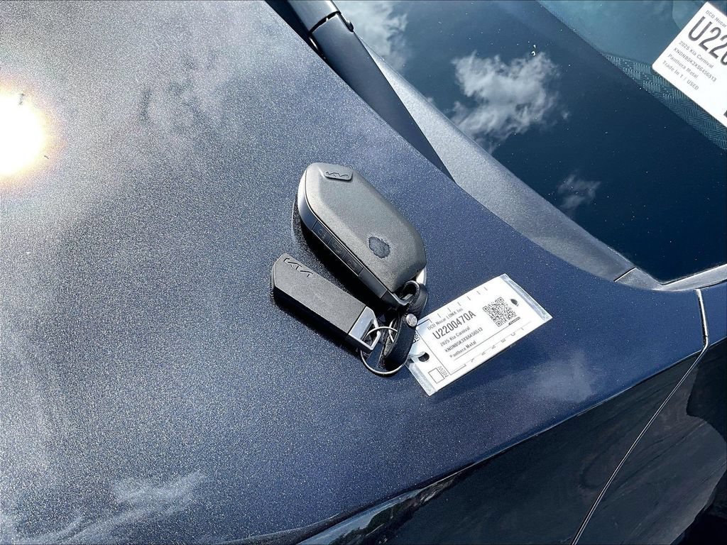 Used 2025 Kia Carnival FWD image 32