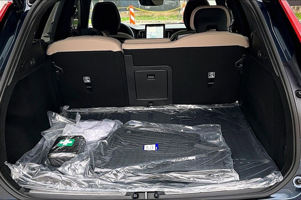 New 2026 Volvo XC60 B5 Plus w/ Protection Package Premier AWD/4WD image 45