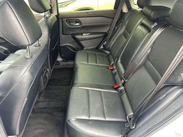 Used 2023 Nissan Rogue SV w/ SV Premium B Package image 17