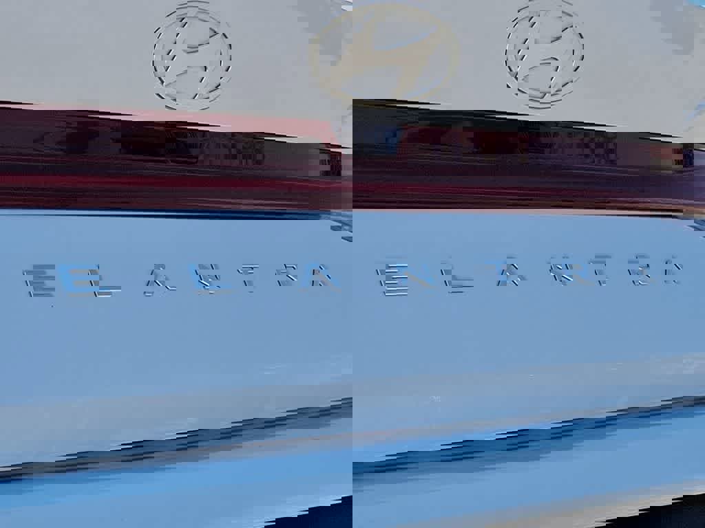 Used 2025 Hyundai Elantra SEL FWD image 32