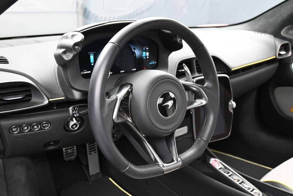 Used 2024 McLaren Artura RWD image 16