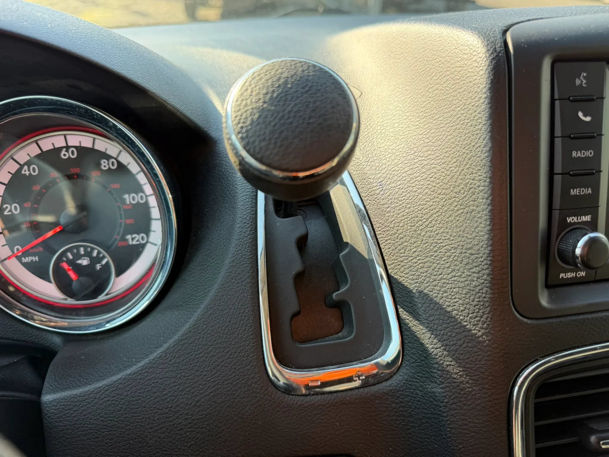 Used 2019 Dodge Grand Caravan SE w/ UConnect Hands-Free Group FWD image 15