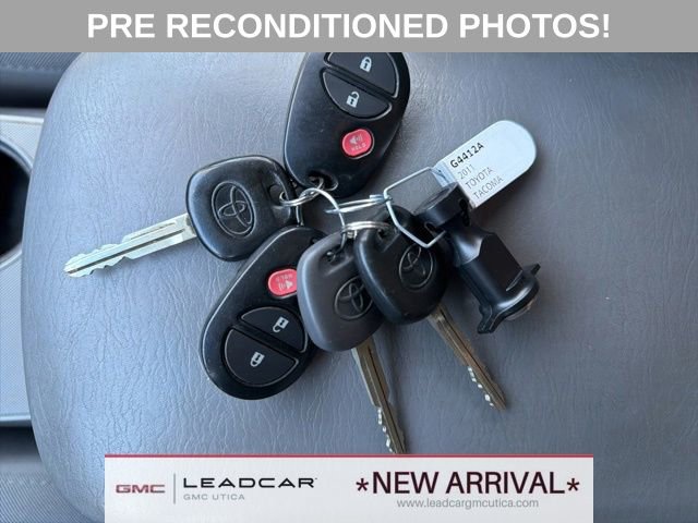 Used 2011 Toyota Tacoma 4x4 Access Cab V6 w/ TRD Sport Pkg image 26