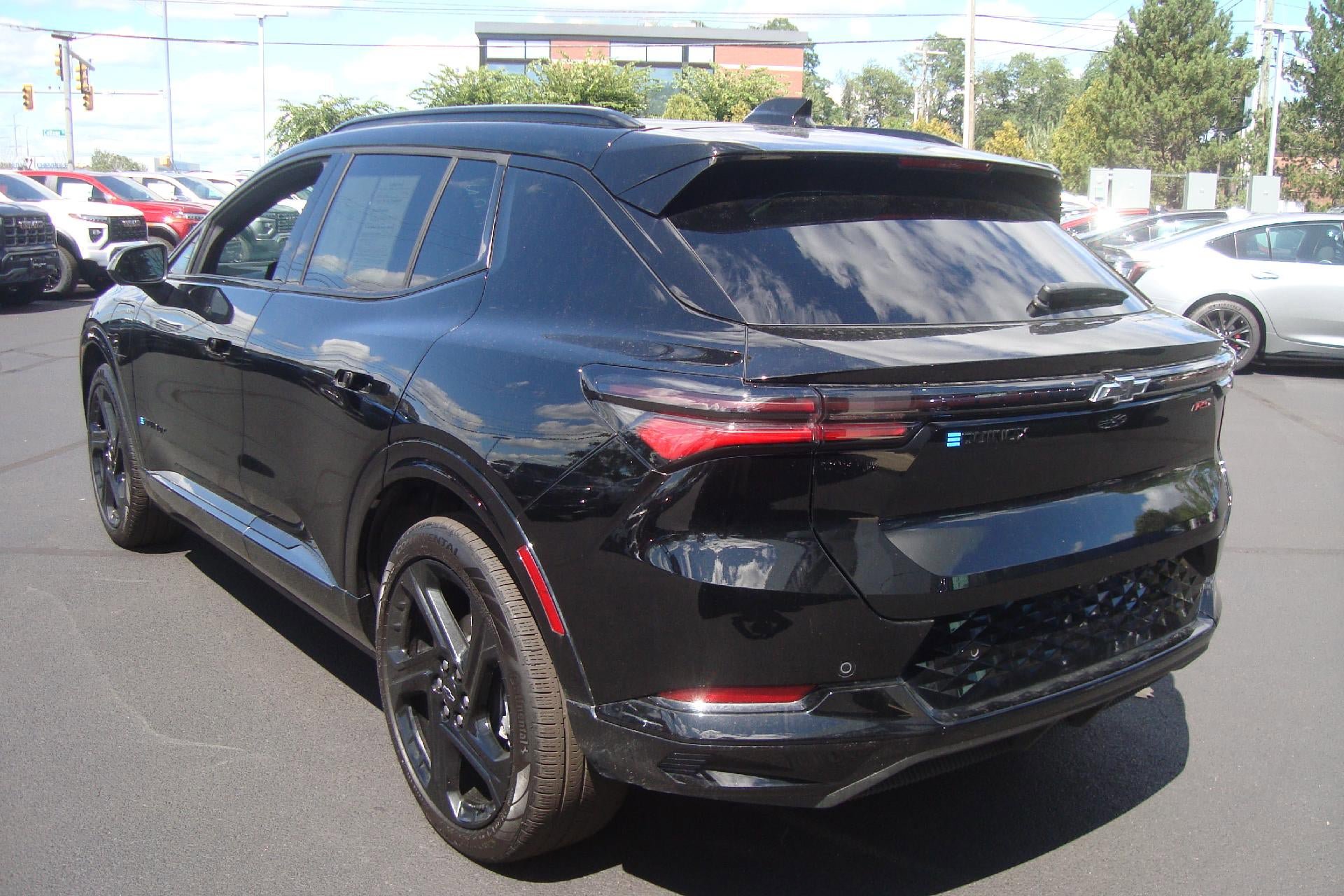 Certified 2025 Chevrolet Equinox EV RS FWD image 6