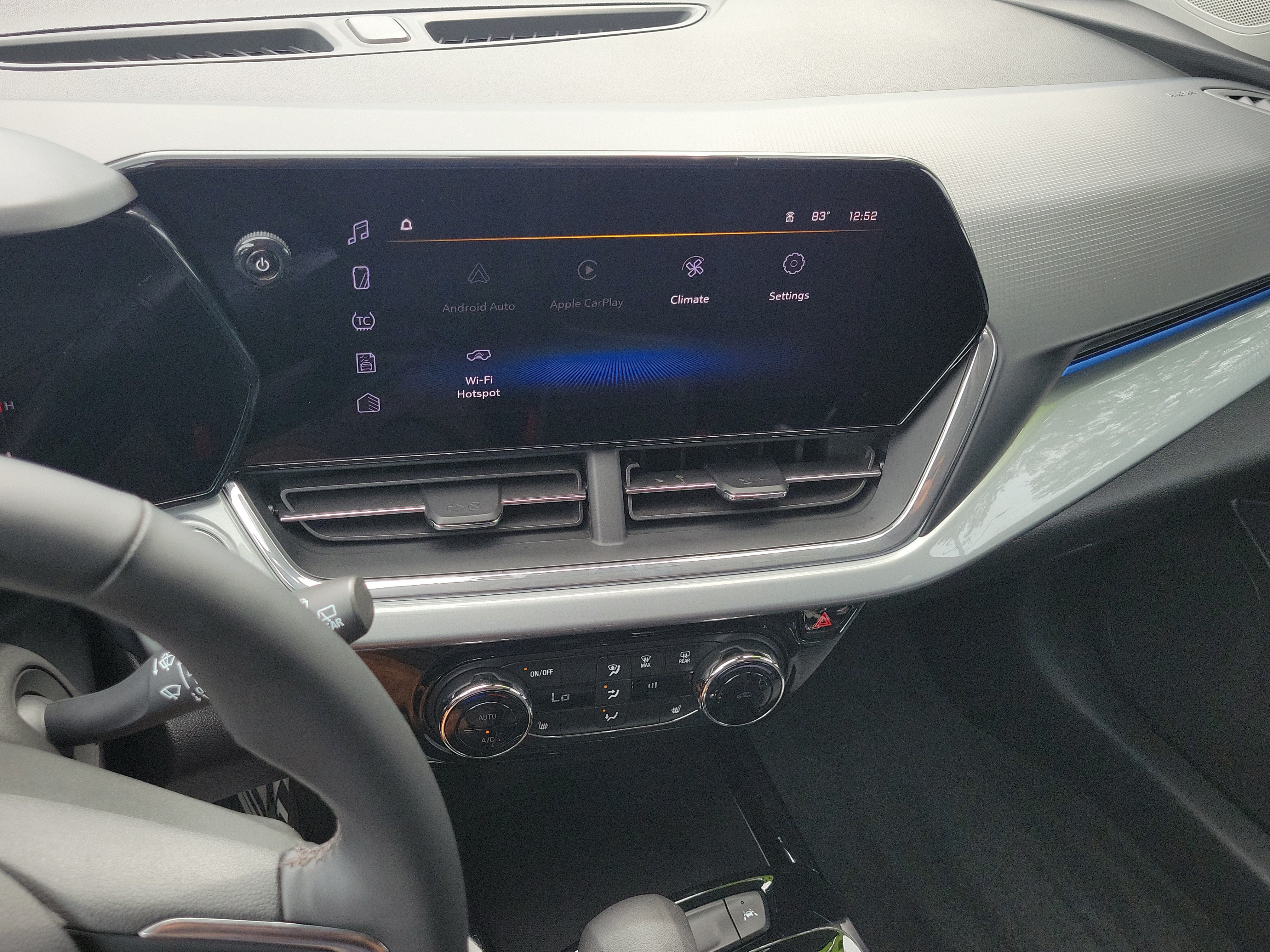 Used 2025 Chevrolet Trax LT w/ LT Convenience Package FWD image 24