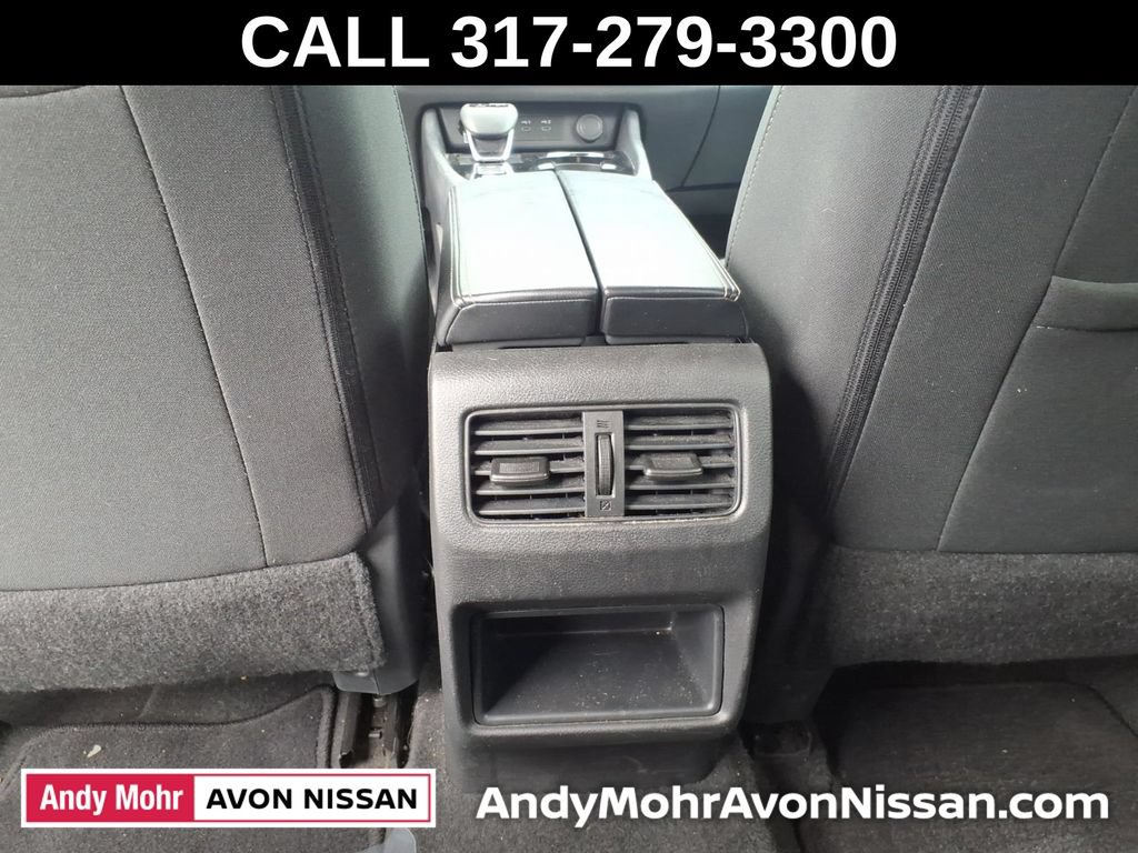 Used 2024 Nissan Rogue S FWD image 33