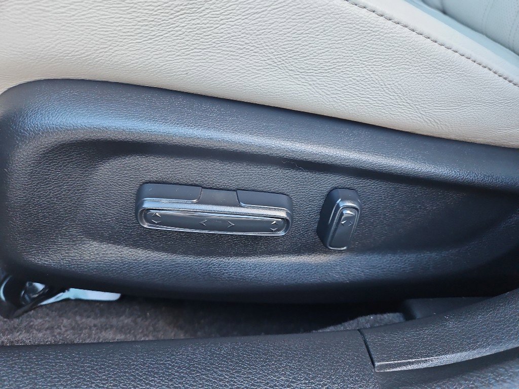 Used 2020 Honda Insight Touring image 12