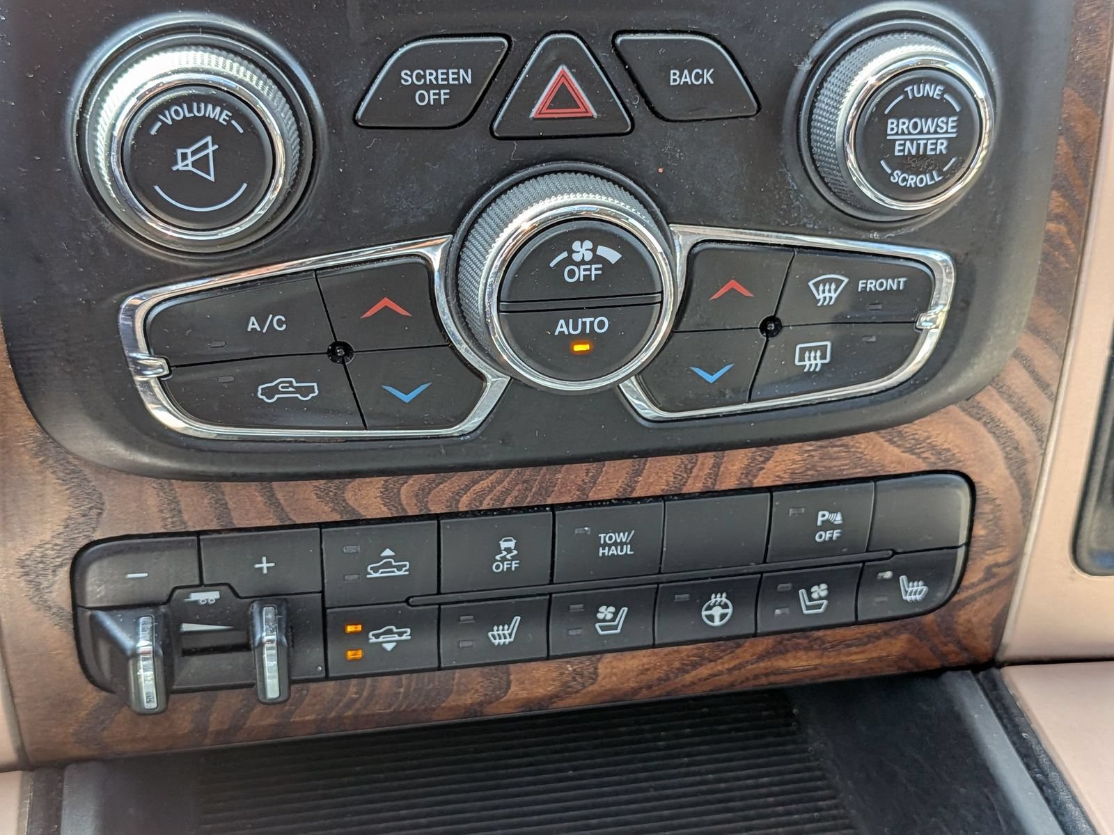 Used 2013 RAM 1500 Laramie Longhorn w/ Convenience Group AWD/4WD image 25