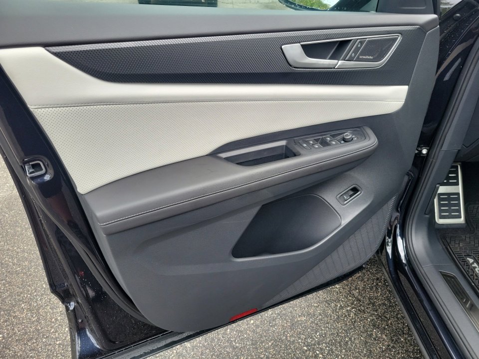 New 2025 Volkswagen Atlas Cross Sport SEL Premium R-Line image 32