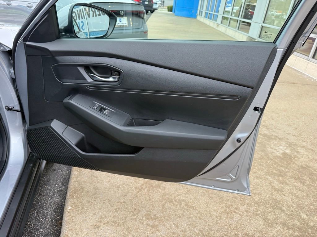 Used 2023 Honda Accord LX image 43