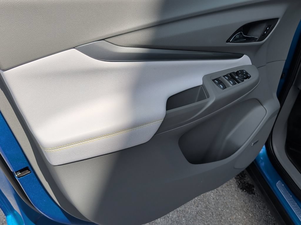 Used 2023 Chevrolet Bolt EUV Premier w/ Sun & Sound Package FWD image 13