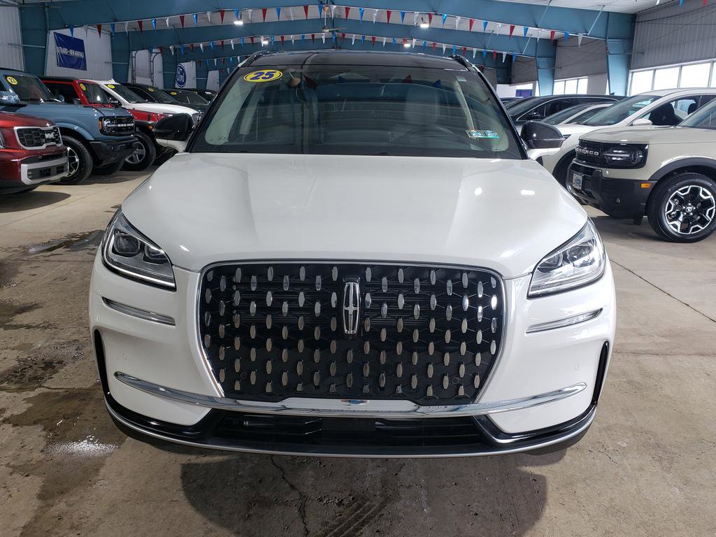 Used 2025 Lincoln Corsair Reserve w/ Equipment Group 202A image 9