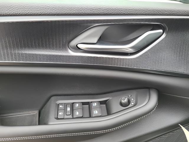 New 2025 Jeep Grand Cherokee Altitude image 7