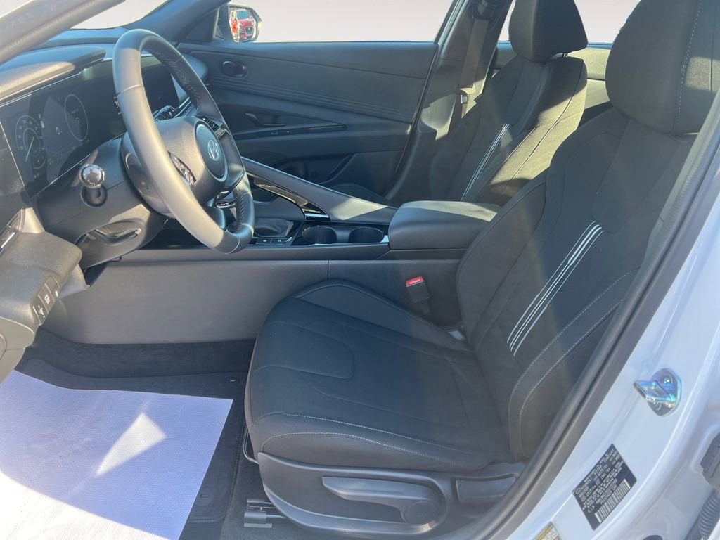 Certified 2025 Hyundai Elantra SEL image 13