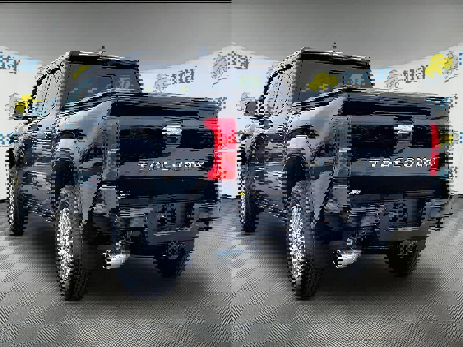 Used 2025 Toyota Tacoma Limited image 4