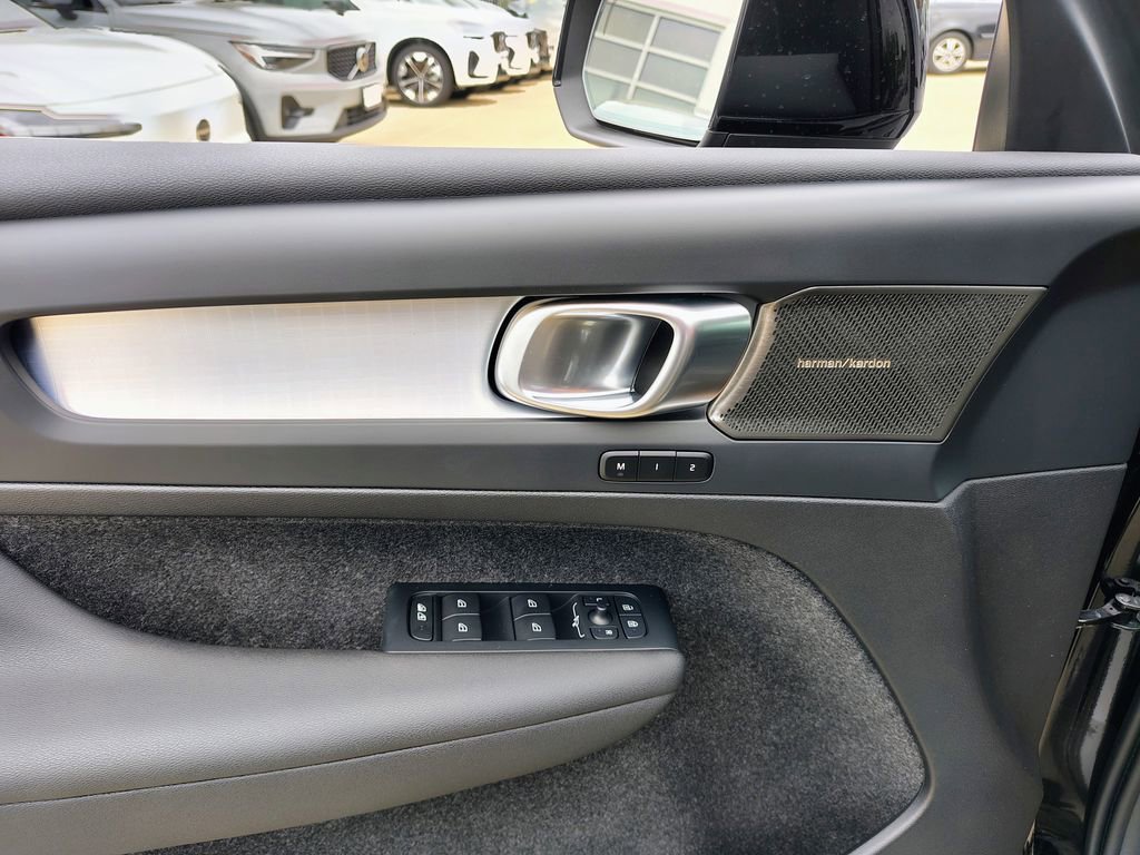 New 2026 Volvo XC40 B5 Ultra w/ Climate Package AWD/4WD image 11