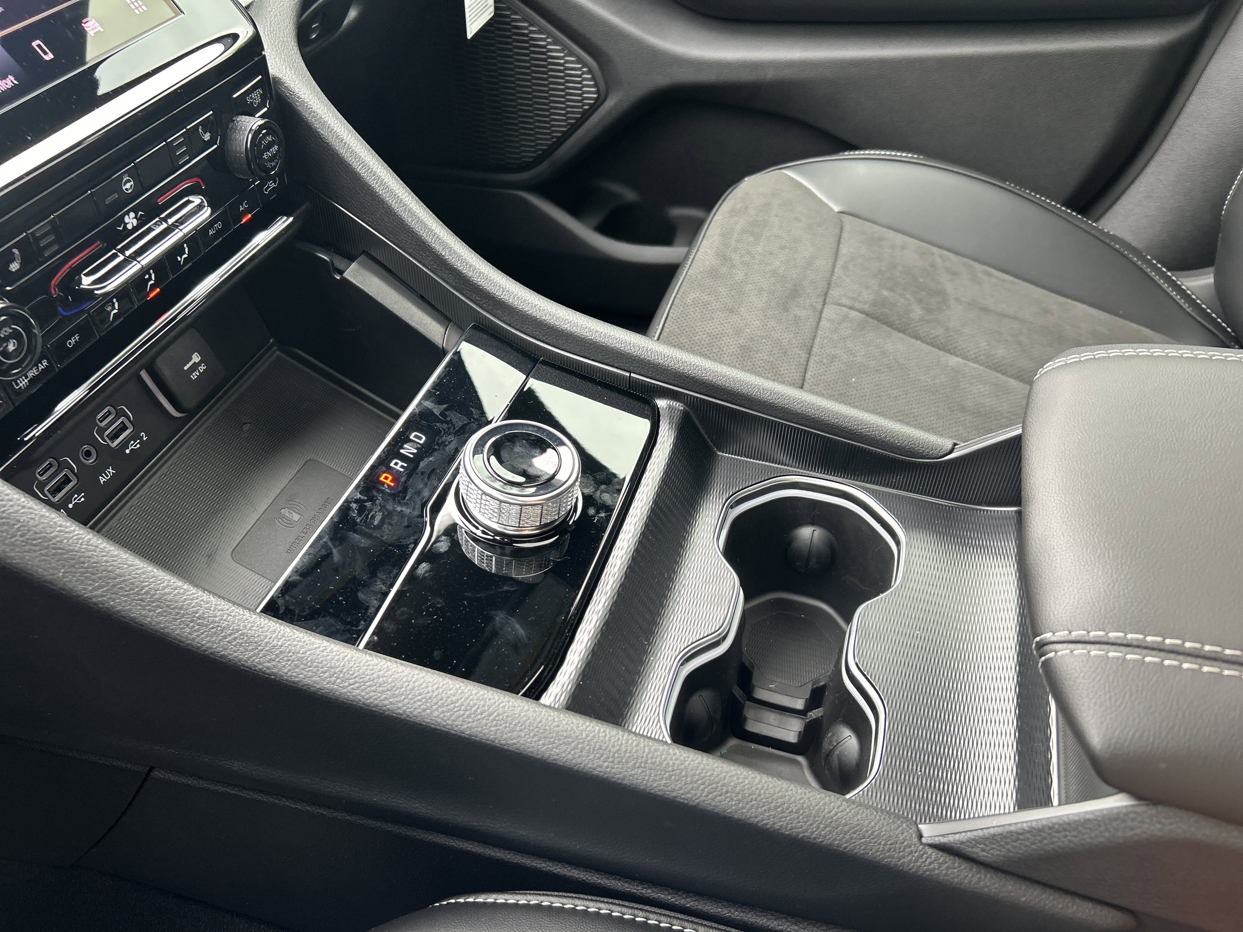 New 2025 Jeep Grand Cherokee Altitude image 24