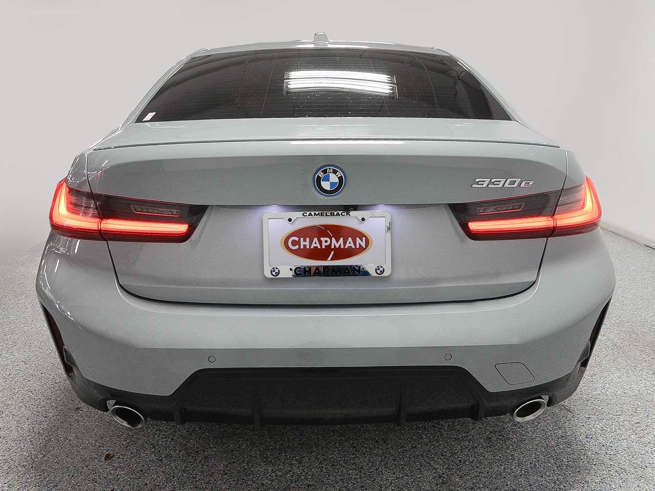 Used 2024 BMW 330e w/ M Sport Package RWD image 4