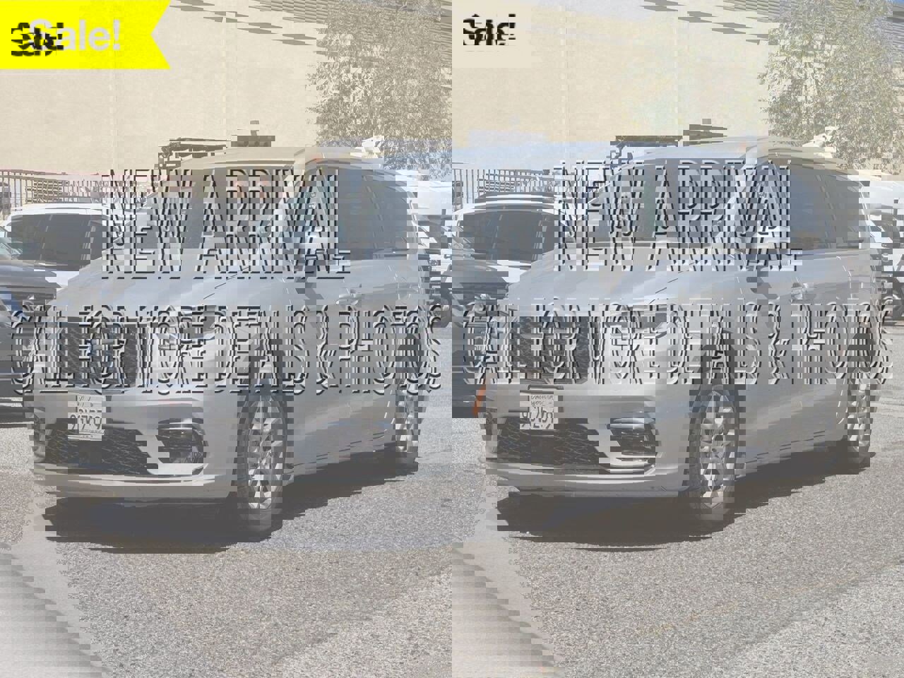 Used 2023 Chrysler Pacifica Touring-L FWD image 1