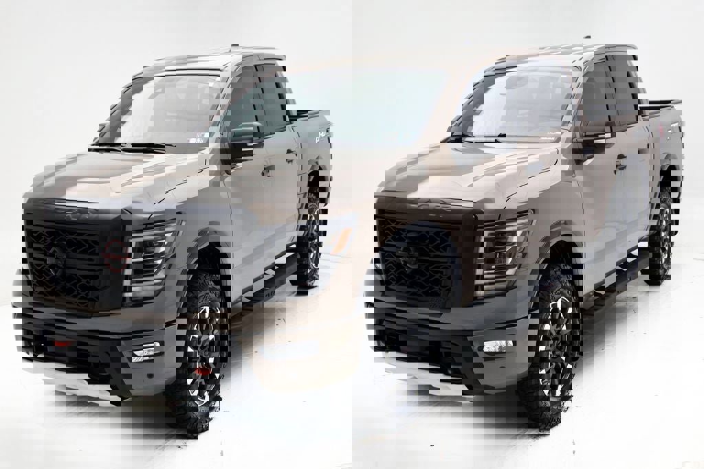 Used 2023 Nissan Titan PRO-4X w/ Pro-4x Convenience Package image 2