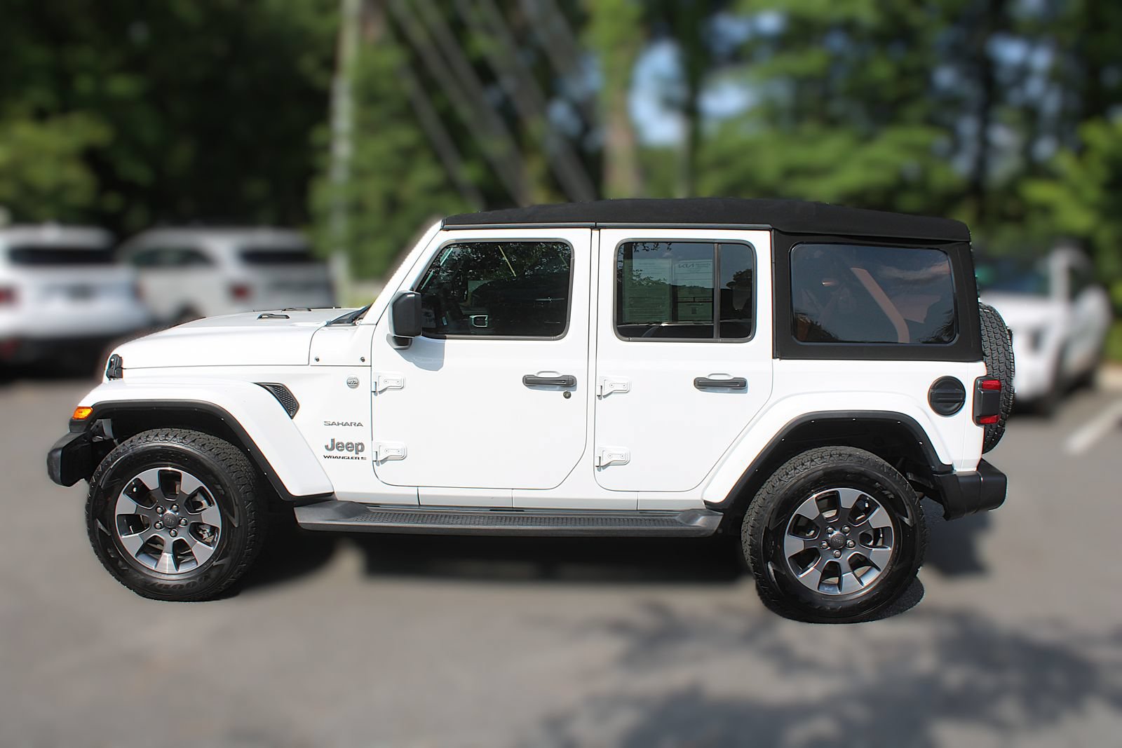 Used 2023 Jeep Wrangler Unlimited Sahara w/ LED Lighting Group AWD/4WD image 5