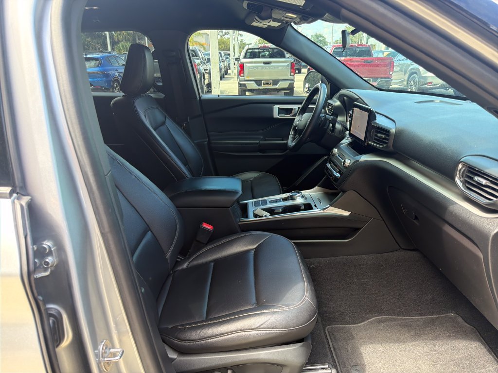 Certified 2020 Ford Explorer XLT w/ Equipment Group 202A RWD image 28