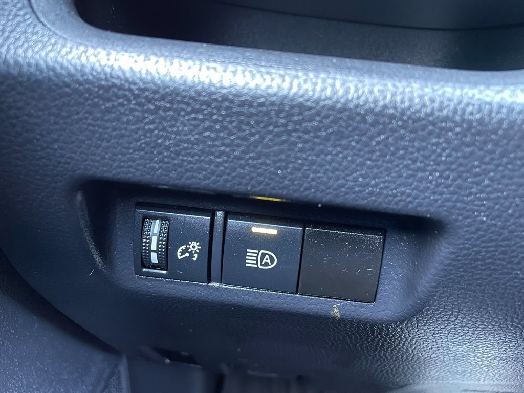 Used 2021 Toyota RAV4 LE w/ Carpet Mat Package (TMS) AWD/4WD image 21