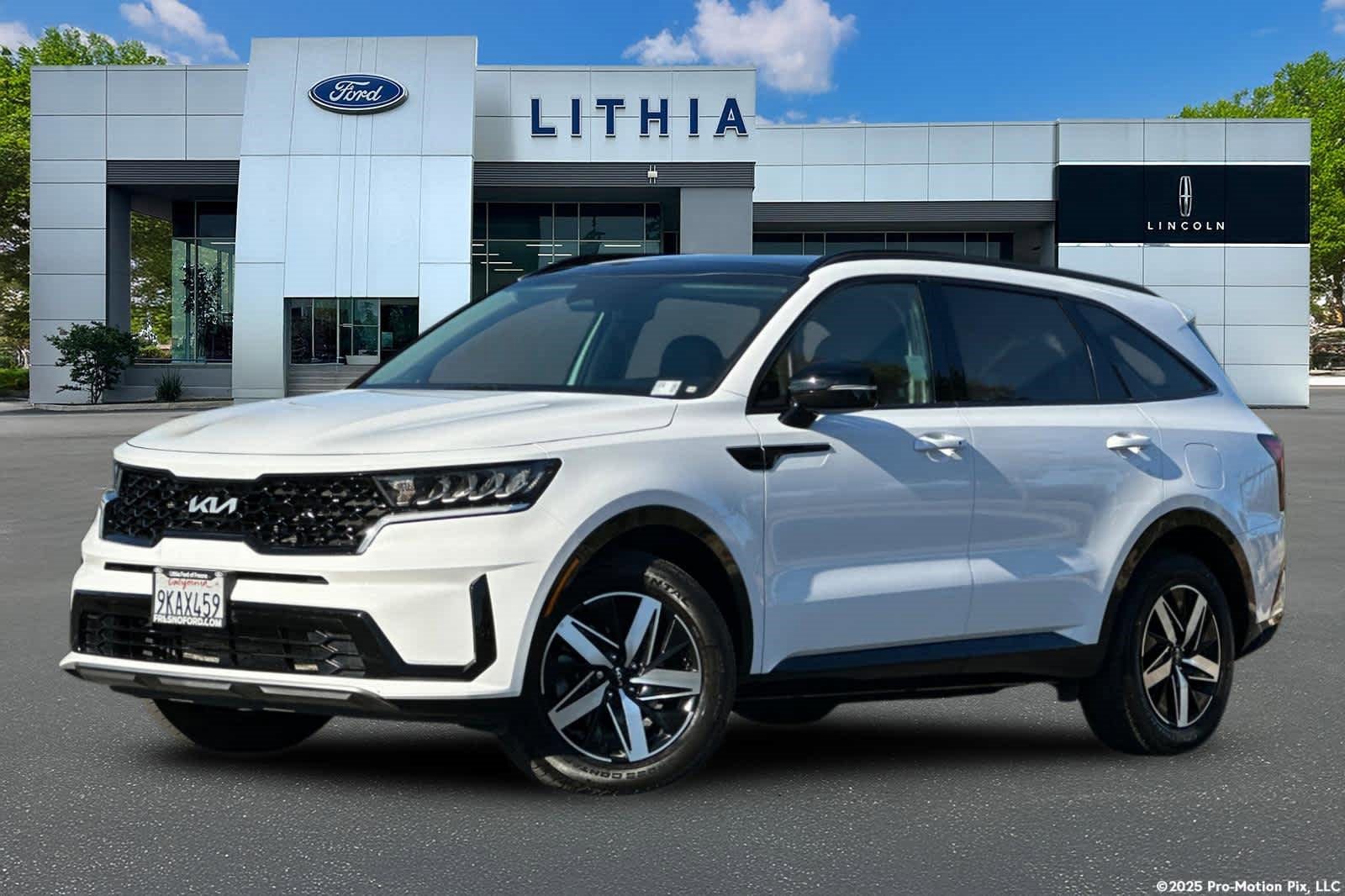 Used 2023 Kia Sorento S w/ Panoramic Sunroof Package