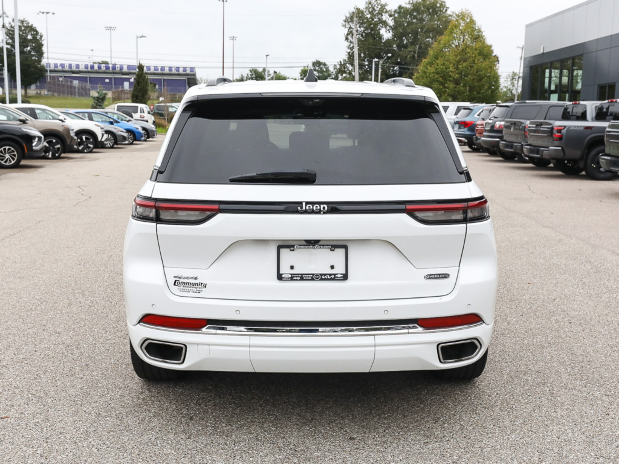 Used 2023 Jeep Grand Cherokee Overland w/ Luxury Tech Group IV AWD/4WD image 5
