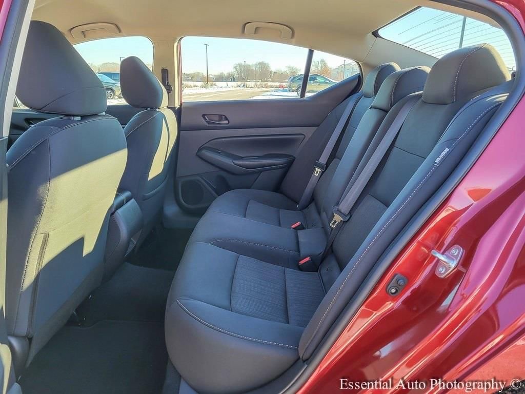 Used 2024 Nissan Altima 2.5 SV image 11