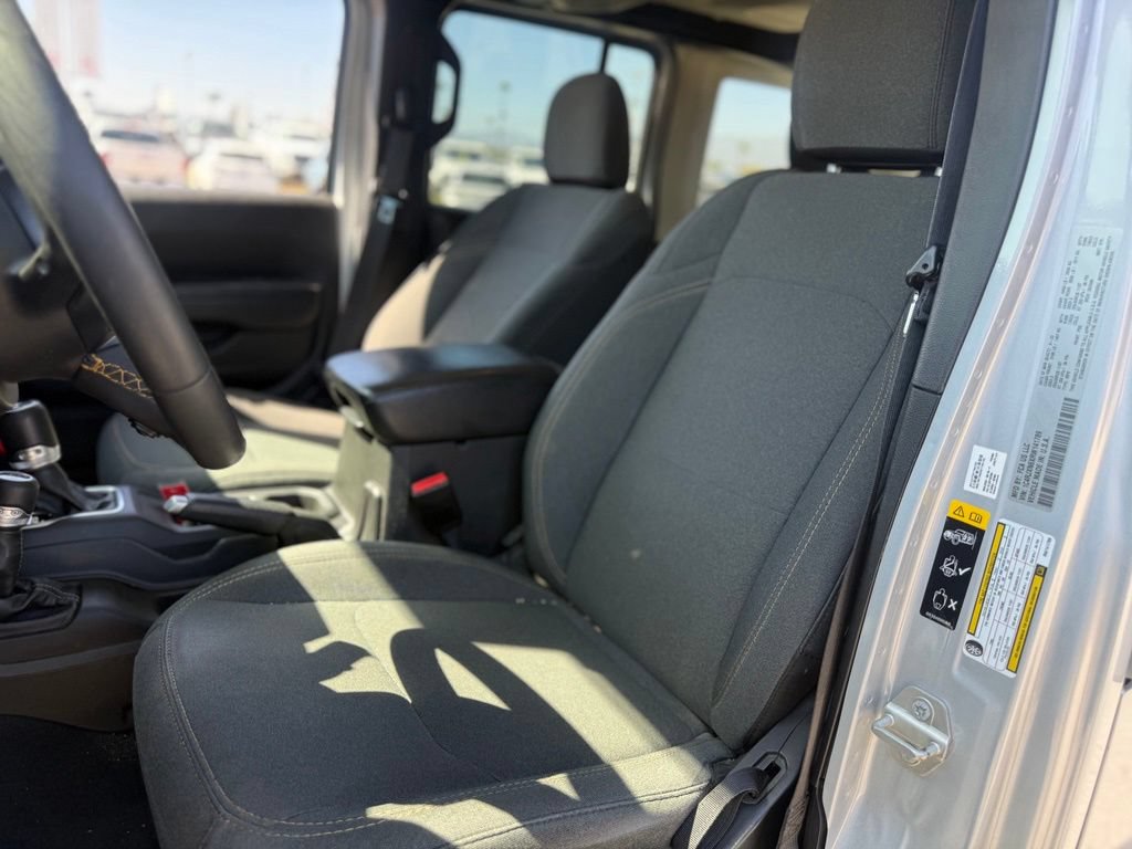 Used 2024 Jeep Wrangler Unlimited AWD/4WD image 5
