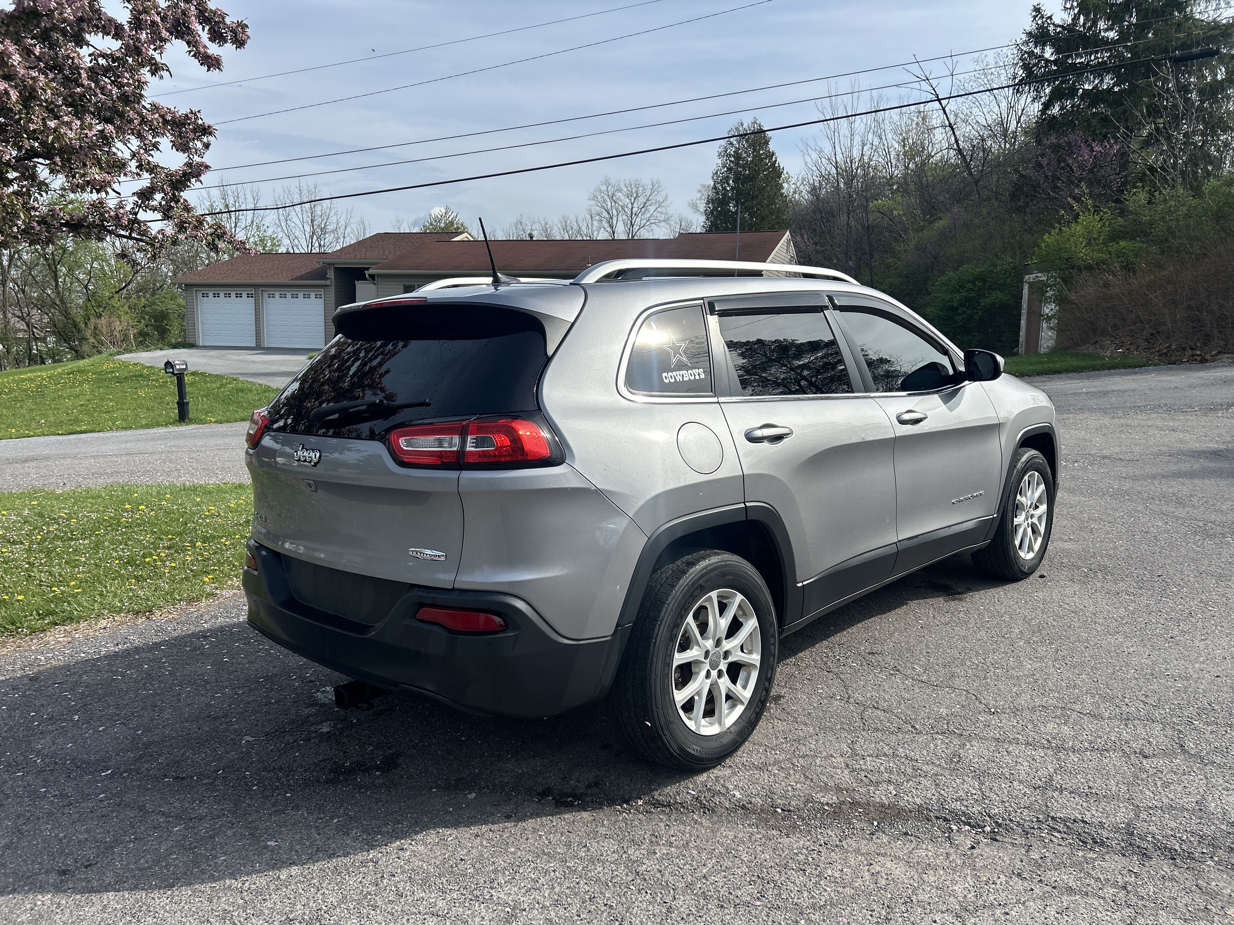 Used 2017 Jeep Cherokee Latitude AWD/4WD video 3