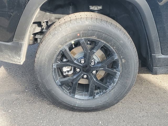 New 2026 Jeep Grand Cherokee Laredo image 6