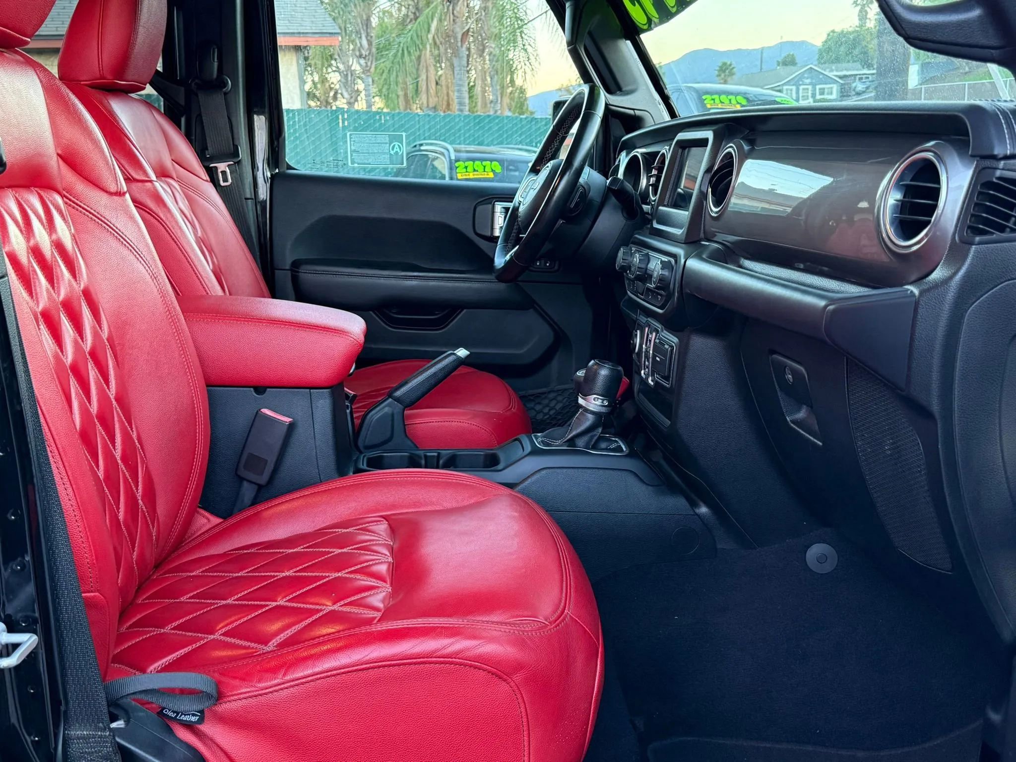 Used 2019 Jeep Wrangler Unlimited Sahara image 19