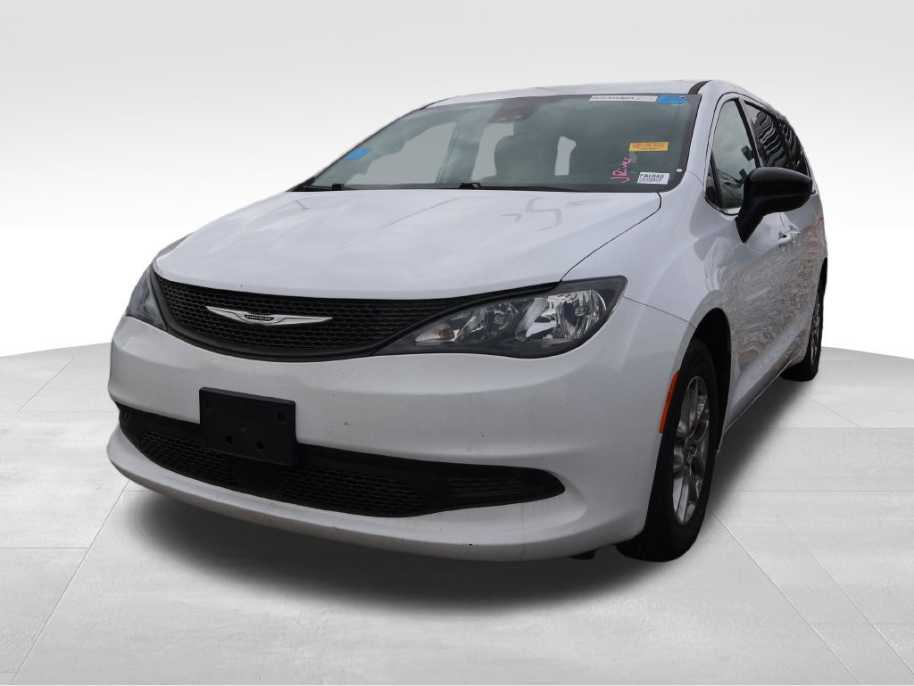 Used 2024 Chrysler Voyager LX FWD image 2