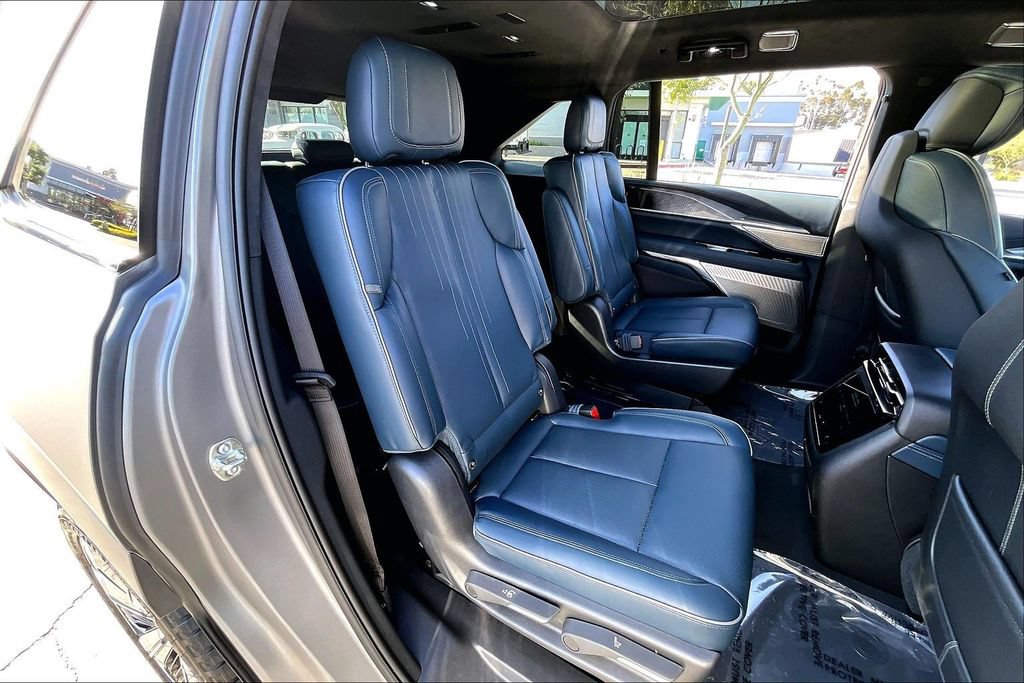 New 2026 Cadillac Escalade IQ Luxury 2 w/ LPO, Floor Liner Package AWD/4WD image 32