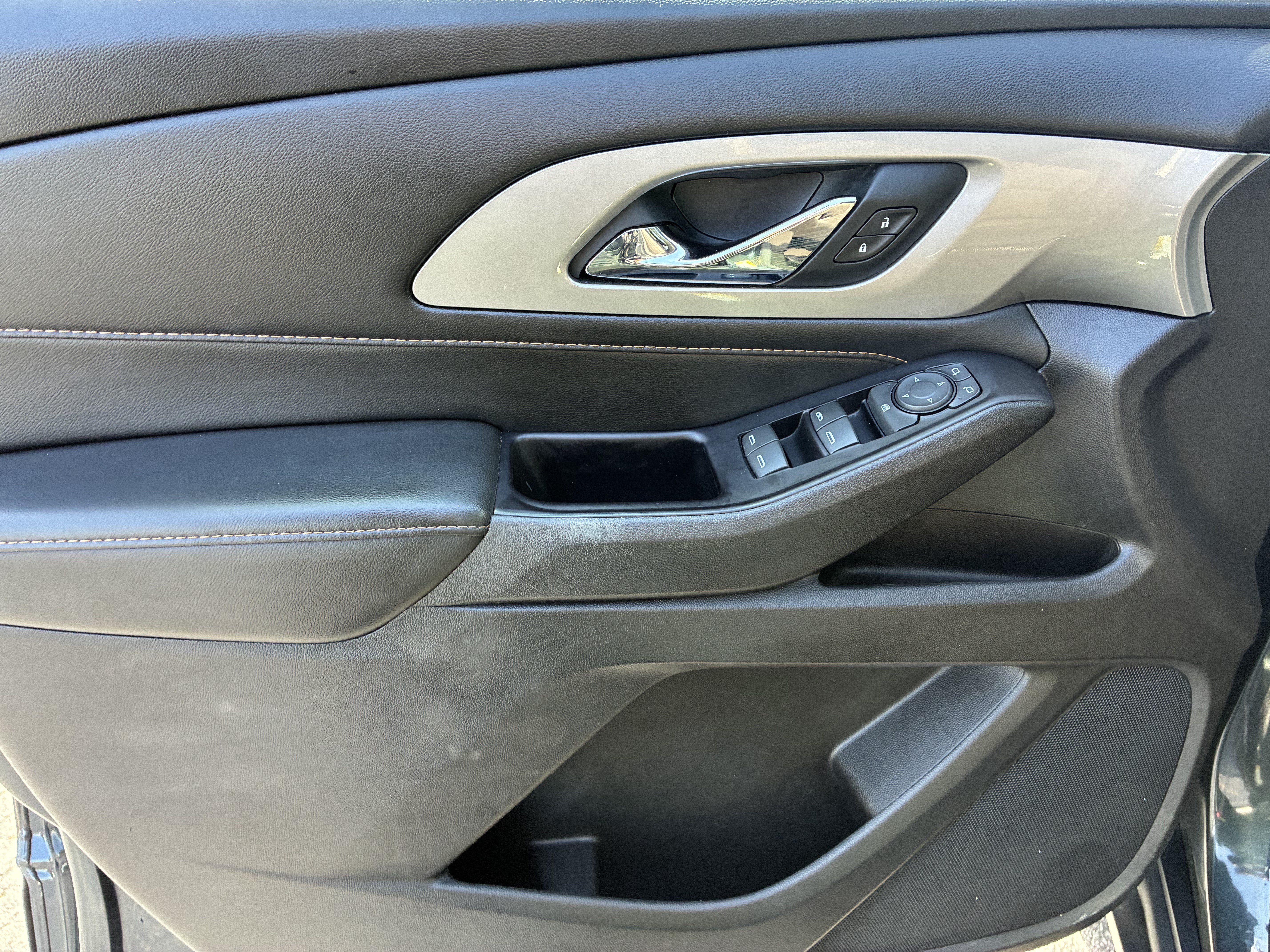 Used 2019 Chevrolet Traverse LT FWD image 25
