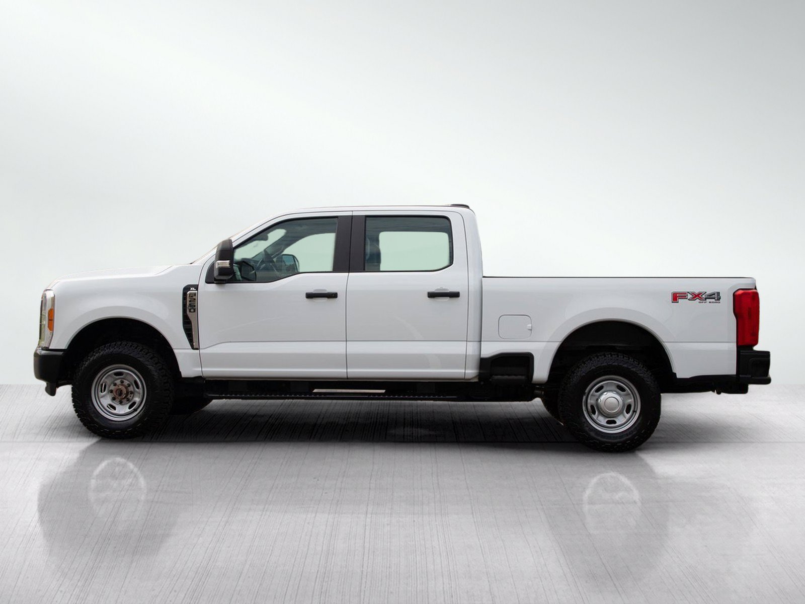 Used 2023 Ford F250 XL w/ XL Off-Road Package AWD/4WD image 3