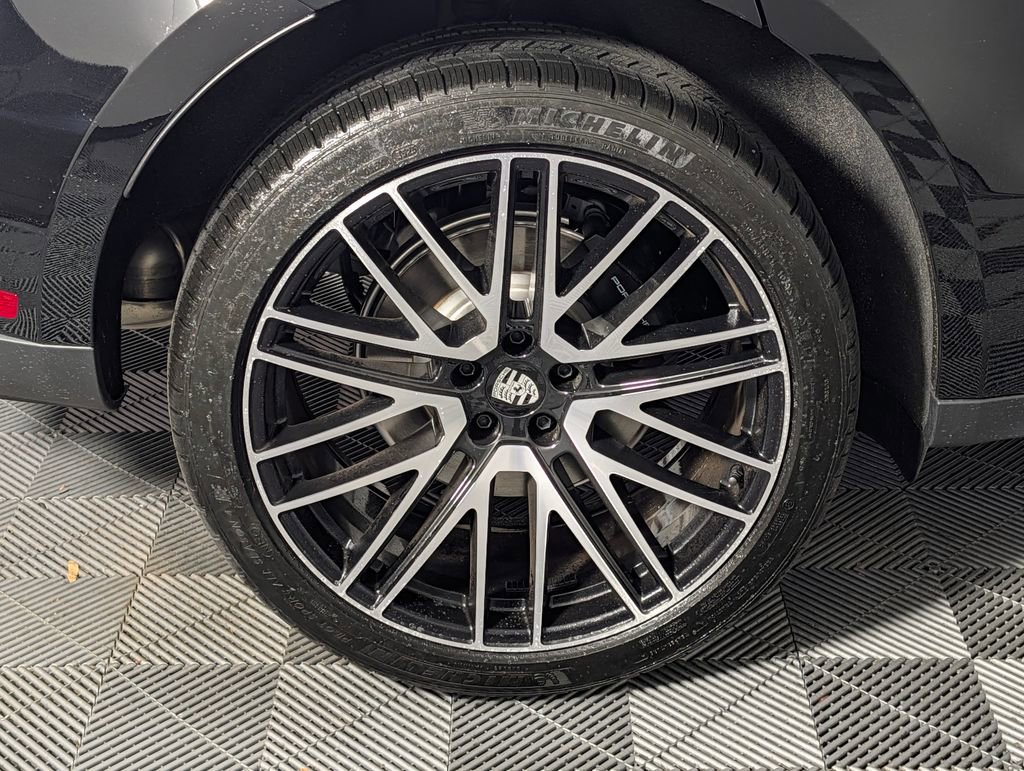 New 2026 Porsche Macan Turbo AWD/4WD image 13