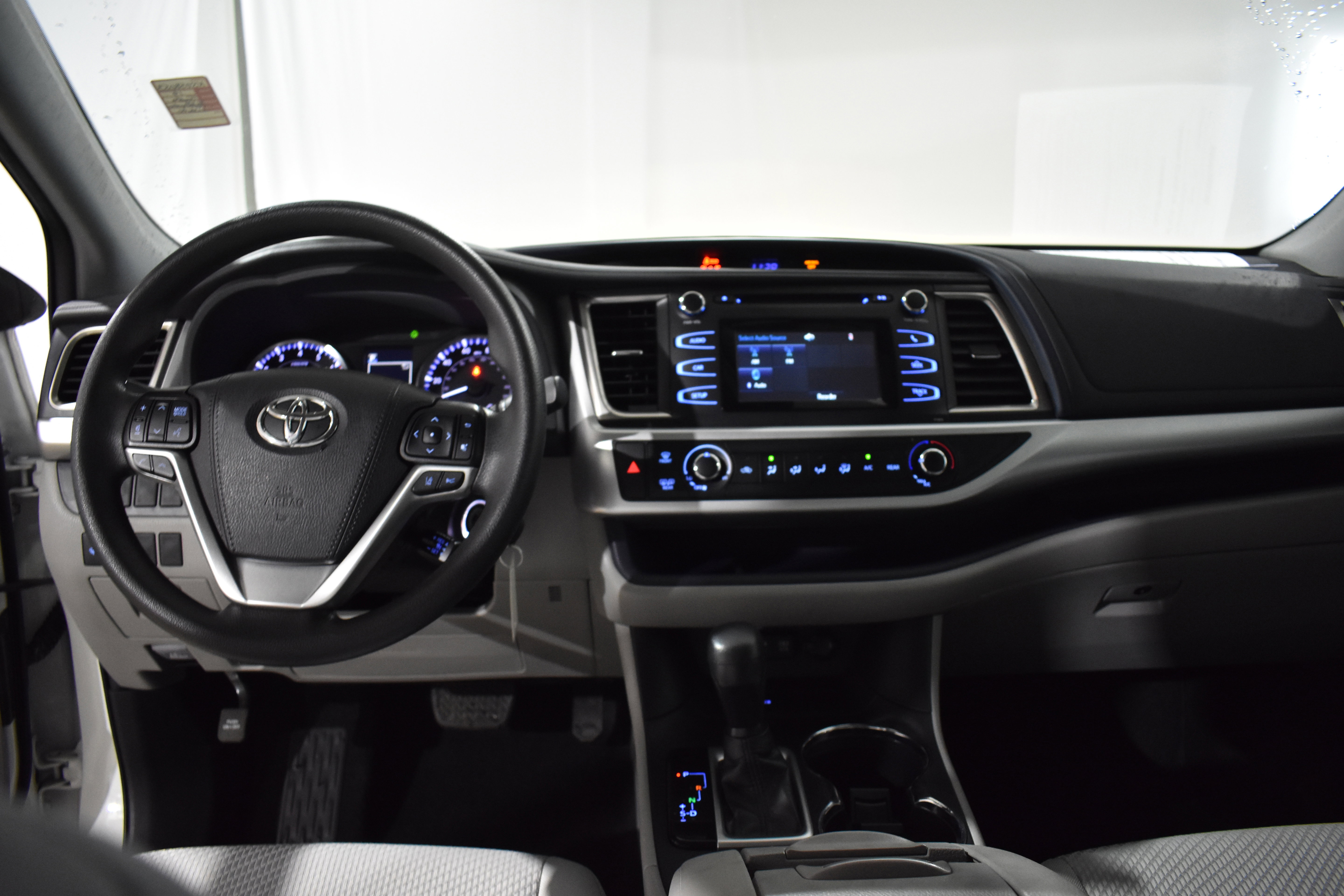 Used 2019 Toyota Highlander LE image 32