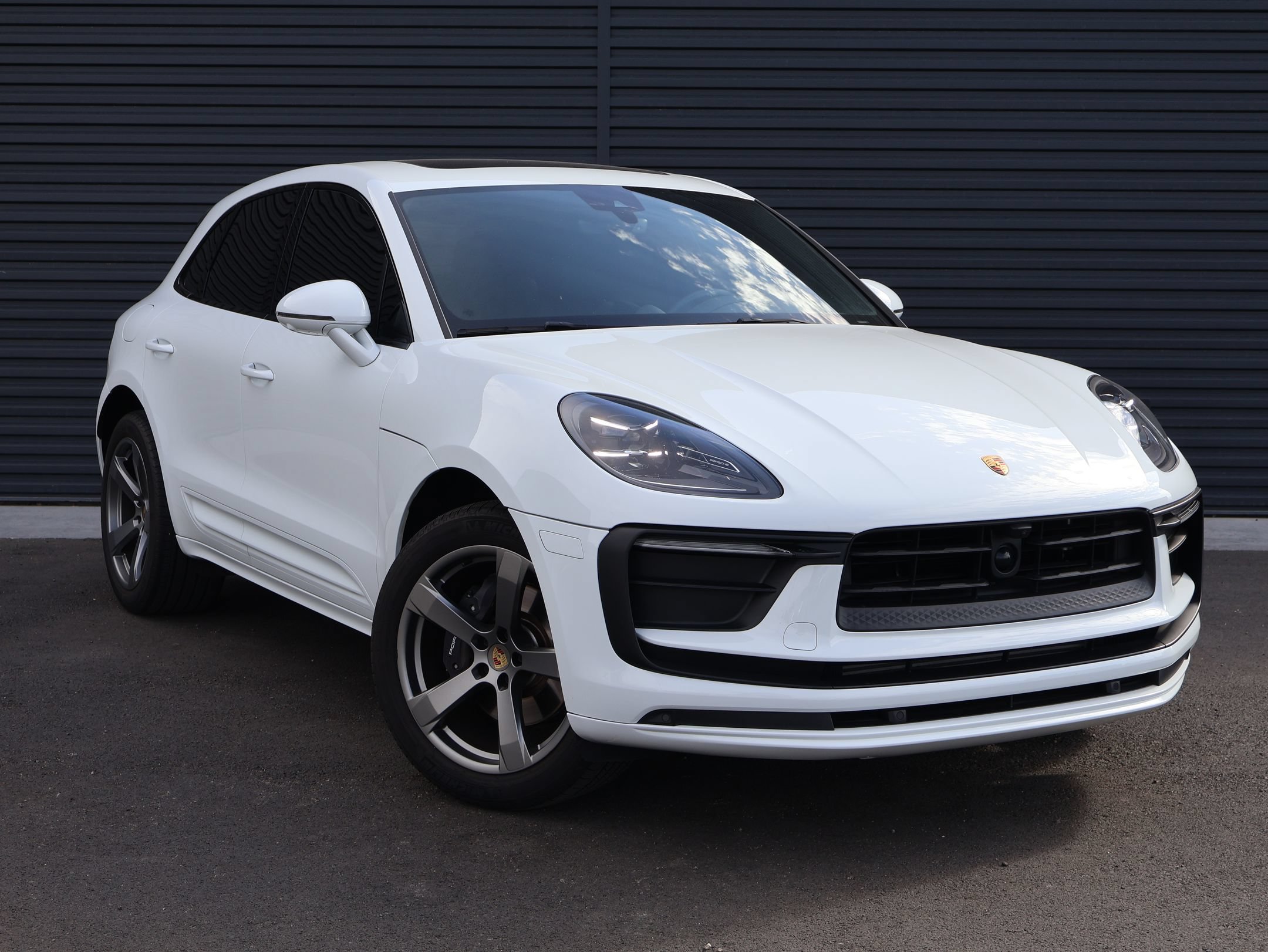 Certified 2023 Porsche Macan AWD/4WD image 8