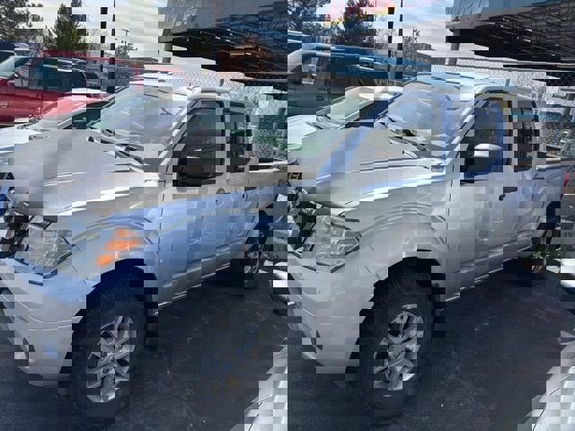 Used 2018 Nissan Frontier SV image 1