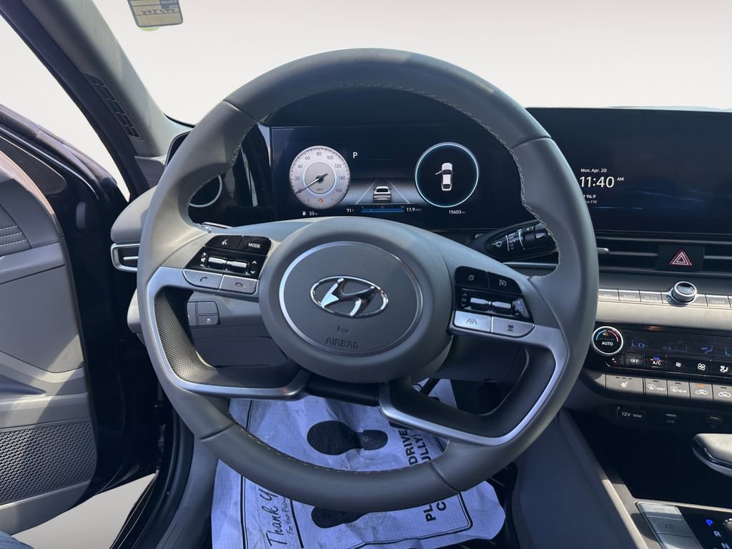 Used 2023 Hyundai Elantra SEL w/ Convenience Package FWD image 4