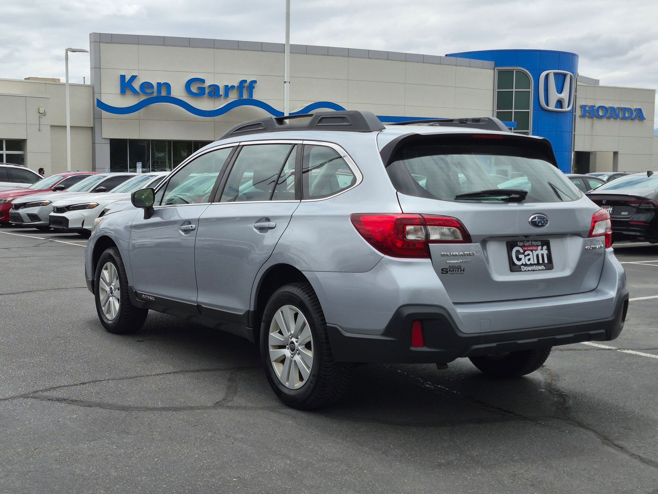 Used 2019 Subaru Outback 2.5i AWD/4WD image 8