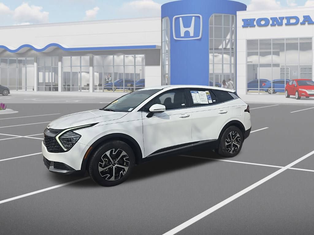 Used 2024 Kia Sportage EX image 3