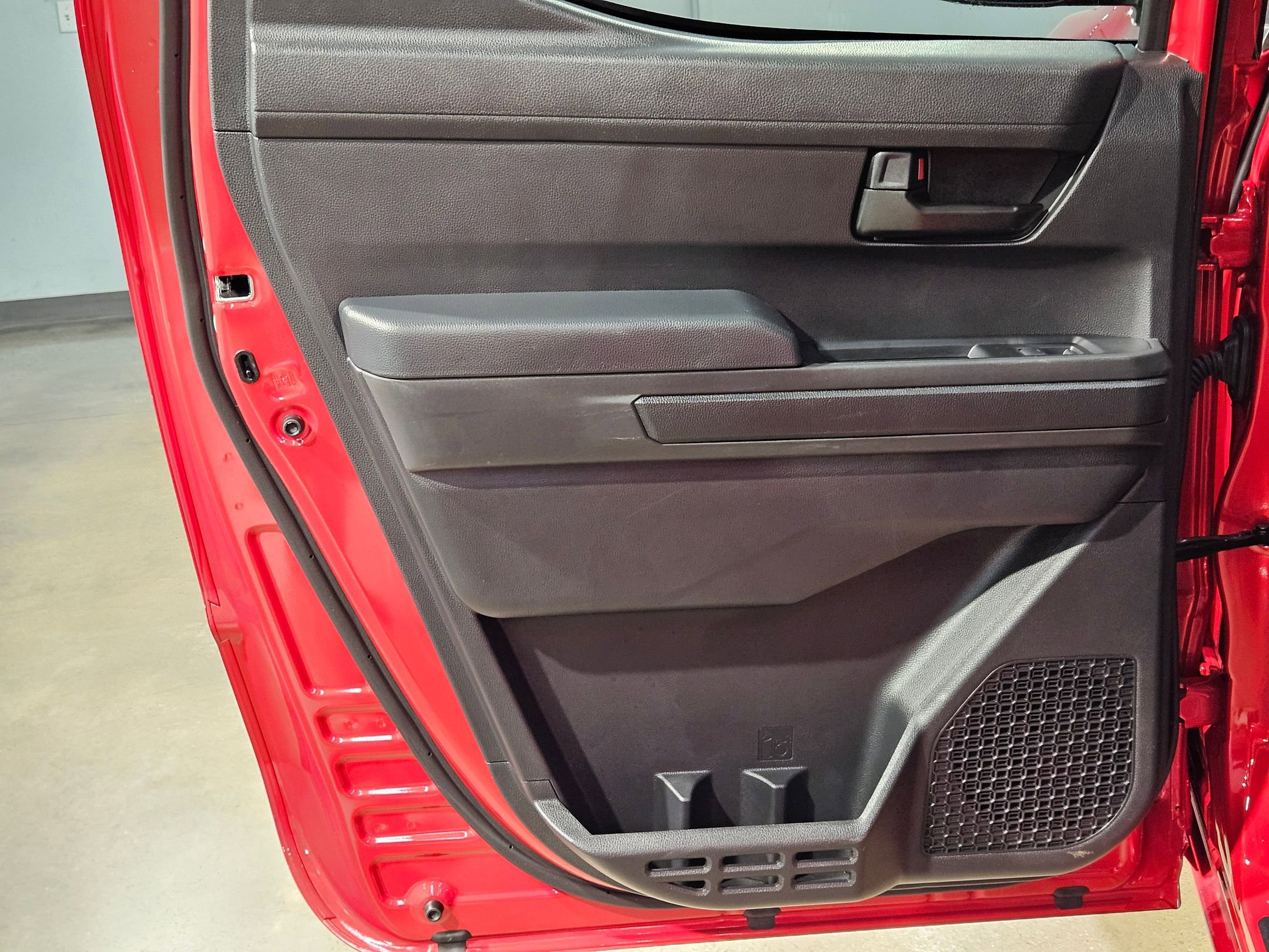 Certified 2025 Toyota Tacoma SR5 image 33