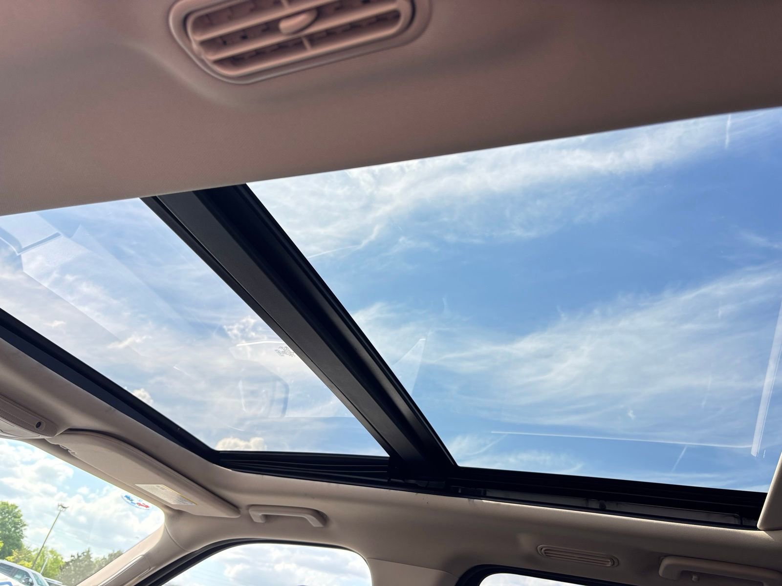 Used 2023 Ford Expedition XLT image 8