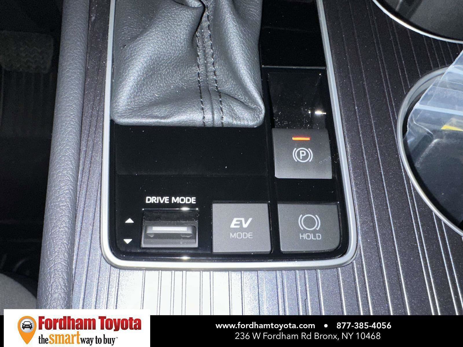 Used 2026 Toyota Sienna LE image 19